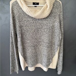 Women's Gray and Cream Sweater